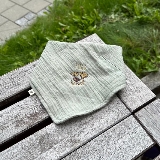 BIBS savlesmæk med efterårs svampe og navn